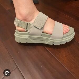 Stylish Women's Sandals in Light Gray